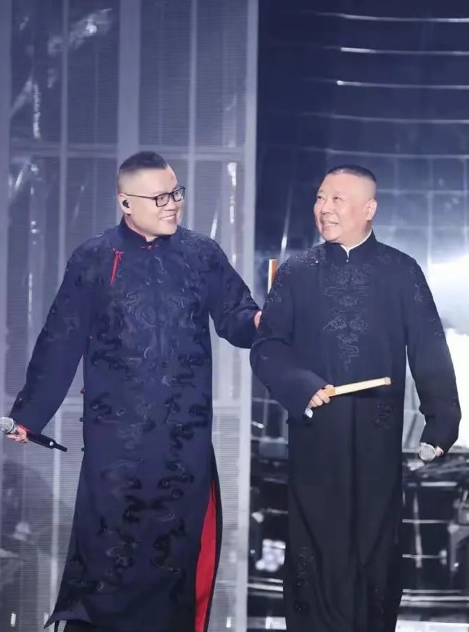 看到岳云鹏在北京开演唱会，还真有人去看哦，感觉他的演唱会就是曲苑杂坛，有岳云鹏唱