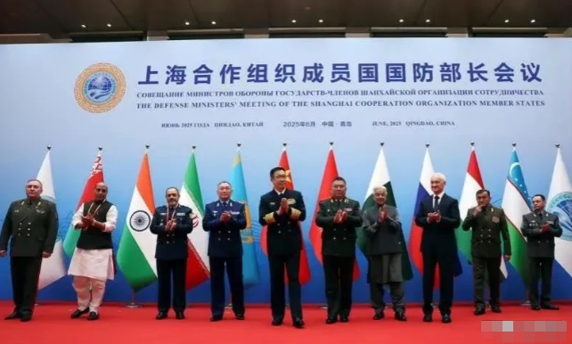 印度，搅黄了上合！
在青岛举行的上合组织防长峰会上，由于印度国防部长拉杰纳特·辛