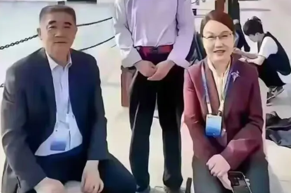 伊朗只剩下一条路可走！重金聘请2位专家，定能克敌制胜，扫荡以色列，称霸中东，走向