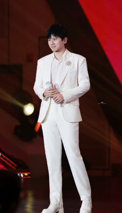 哇塞!张杰为电影频道30周年献唱《电影生活》 强强联合的词曲，加上他无可挑剔的现