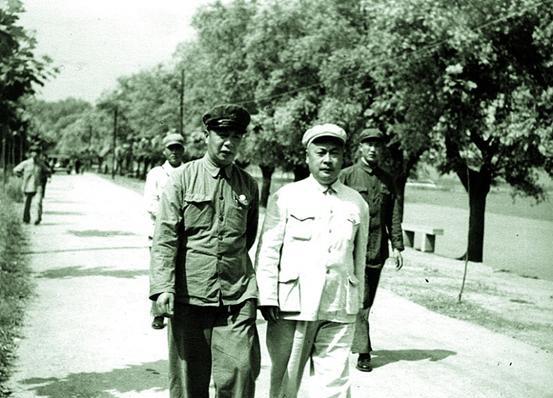 1942年，山东军区下辖5个分军区，都是哪位虎将任司令员
“1942年2月的雪真
