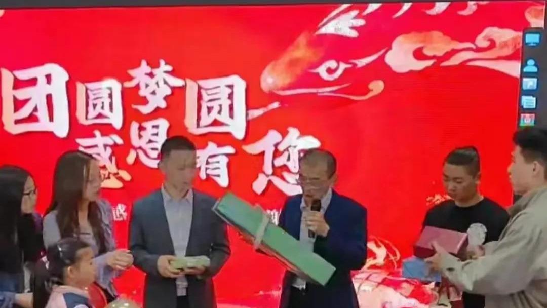 谢浩男亲述：养父母安好，暂无恋爱，谢绝父亲赠送豪车专注学业
