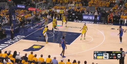 主场哨？唐斯慢三步上篮被吹走步！
在今天NBA东部决赛尼克斯与步行者的第四节比赛