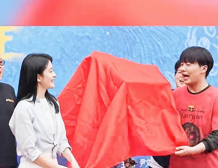 郭麒麟又拍新戏了！
7月15日郭德纲开启海上邮轮相声专场，7月17日郭麒麟领衔 