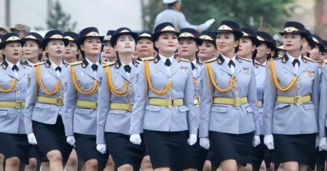 世界上最安全的两个国家，一个谁也打不过，一个谁也不敢打。



蒙古，这个被中国