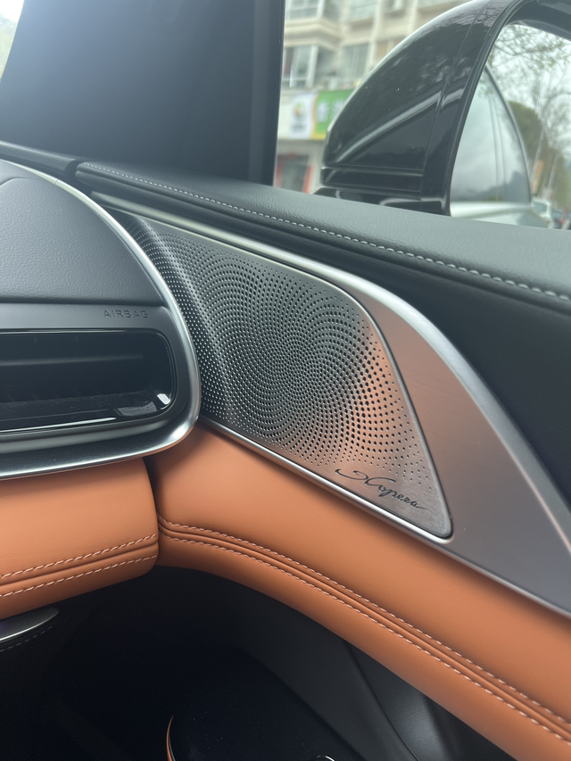 2024款小鹏g9的问题
兄弟们2024款g9遇到几个问题，第一个音响有明显电流