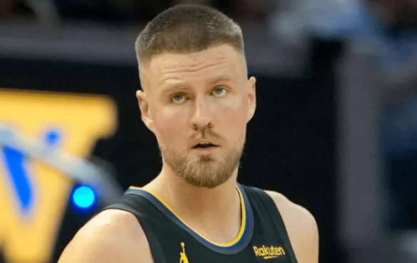 NBA常规赛，勇士今日在客场挑战鹈鹕。
赛前，勇士主教练史蒂夫-科尔接受采访，谈