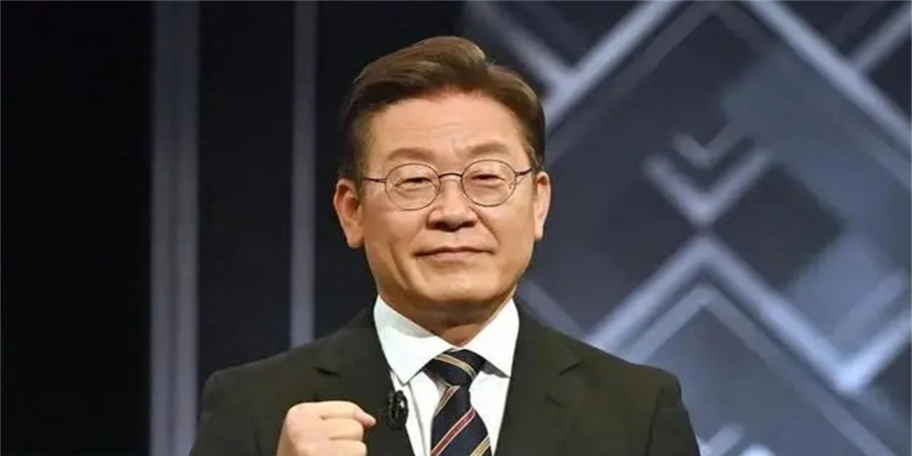 韩国总统想玩转中美日，身体却很诚实











---






