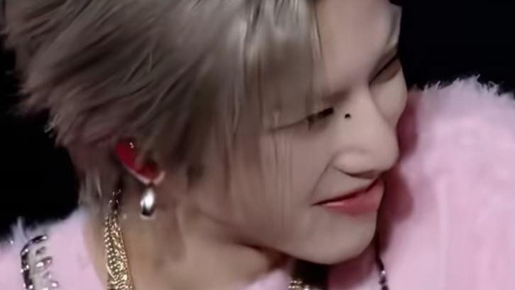 “粉红毛衣烈焰红唇”华晨宇，燃爆演唱全场