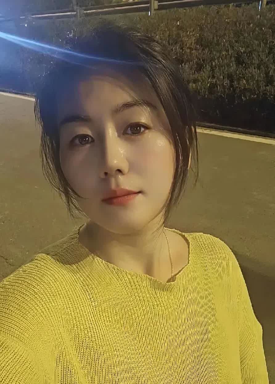两级反转！女子离婚时有多嚣张，想复婚时就有多卑微。

女子跟老公过不下去了，