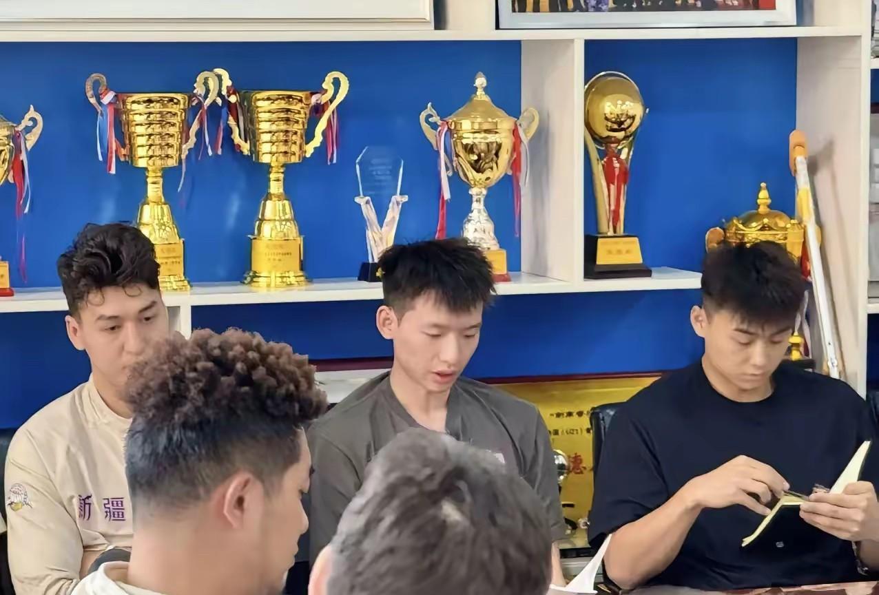 新疆男篮俱乐部长远规划建设，球队战略布局非常清晰，俱乐部的运营管理模式科学合理。