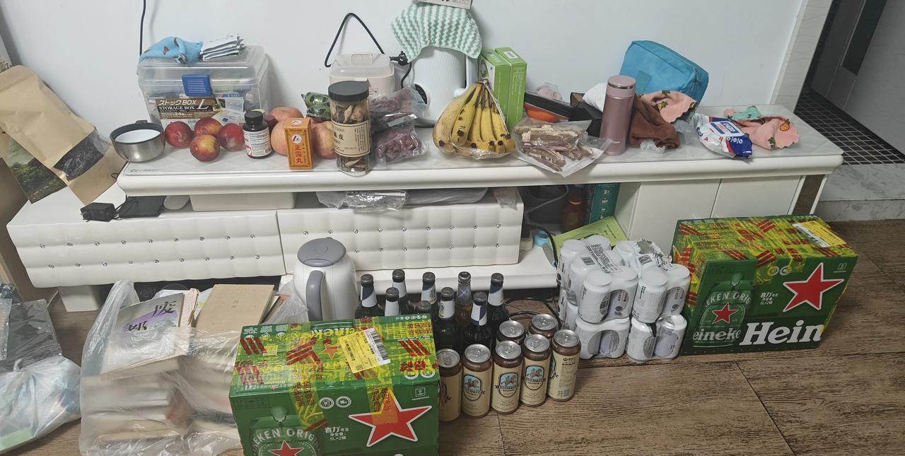 我天天喊喜力铁金刚好喝，喝啤酒还是喝喜力铁金刚。
昨天我旅居的小区，晚辈小明在网