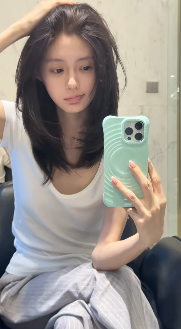 世界上最爽的事莫过于被人骂素颜照是高p