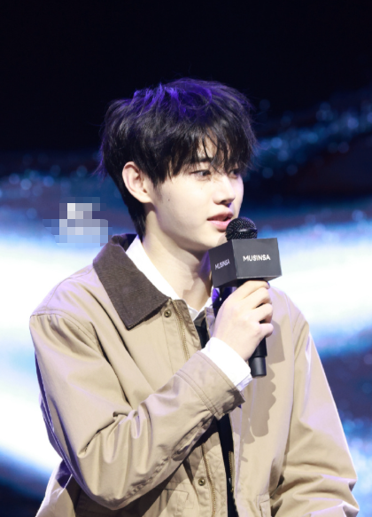 朴成训上海线下活动生图，状态好好帅气满分