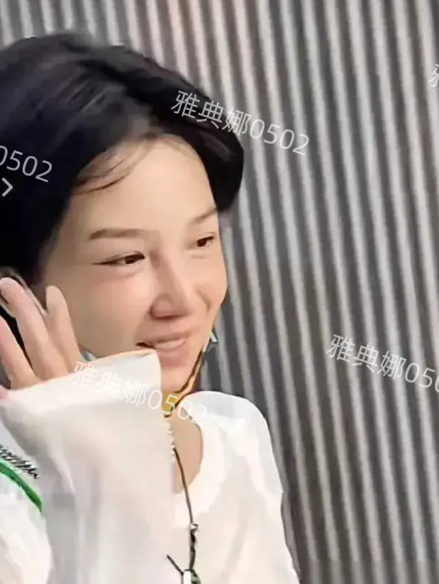 陈小纭素颜脸好肿好僵，她真的不能再动脸了。