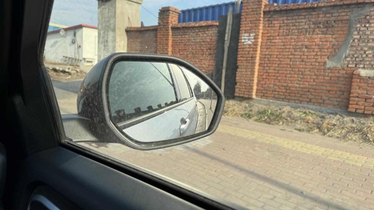 探险者的空间够大，三排很实用