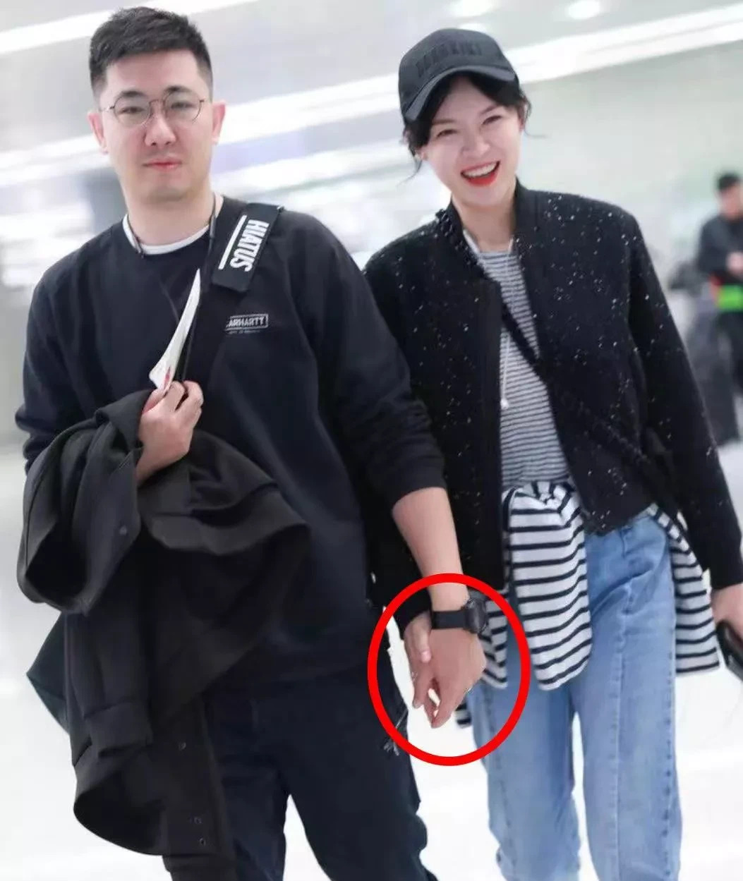李艾分房睡成婚姻范本











难以置信！李艾竟然因为分房睡火了！和