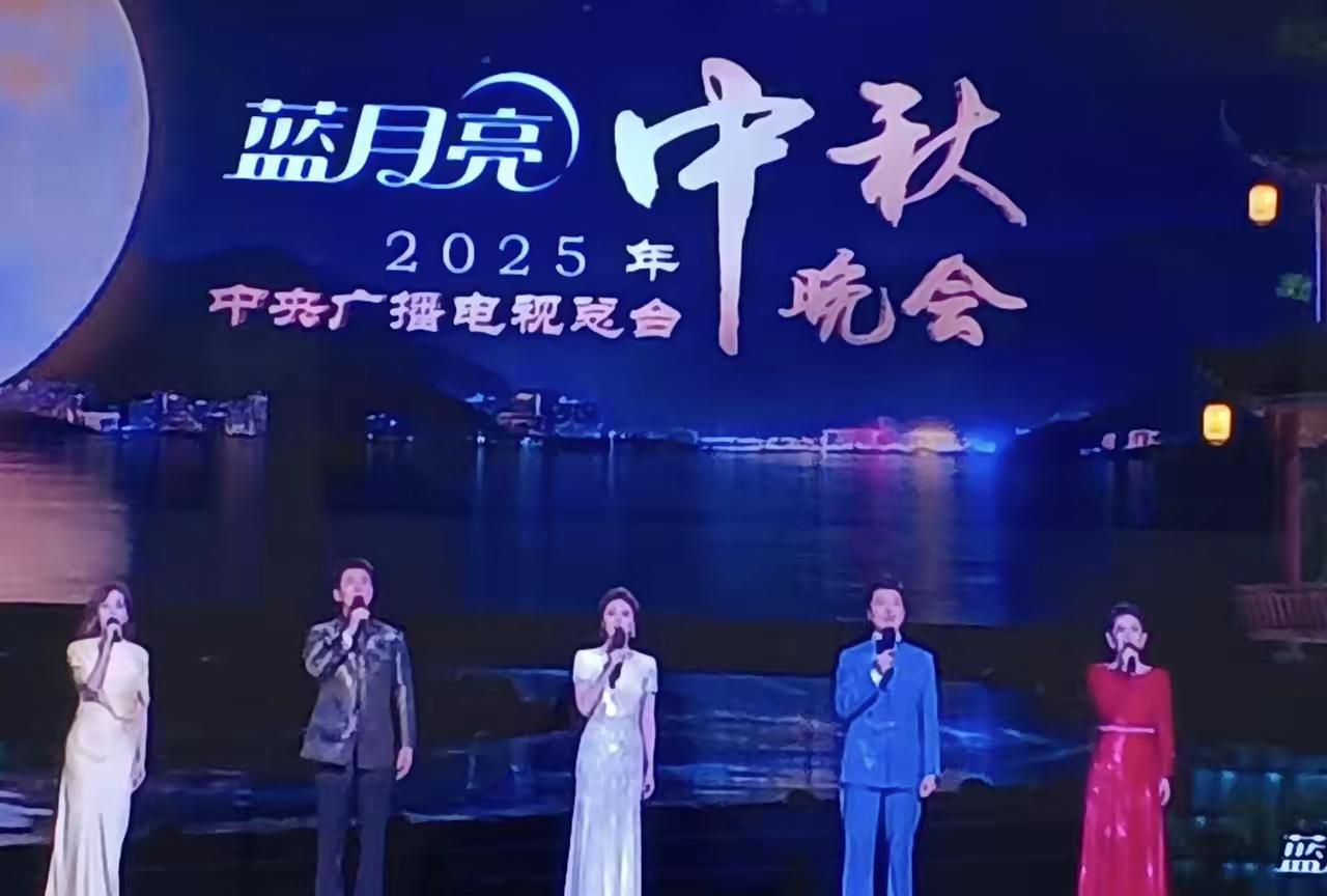 我就特别纳闷，今年的中秋晚会，也包括其他的各种晚会，为什么相声小品都销声匿迹了？