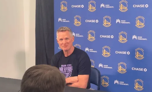 NBA常规赛，勇士对阵雷霆。
赛前，勇士主帅史蒂夫-科尔谈到了这支雷霆队。
“天