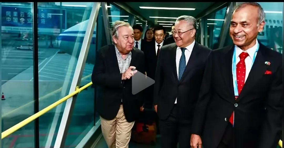 联合国秘书长，不是专机来的，一行人是国航的航班……
这就对了，联合国会费多紧张啊