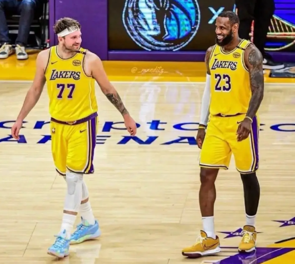 詹姆斯别再等了

斯玛特2年1100万美元加盟湖人，前NBA球员阿里纳斯吐槽道：