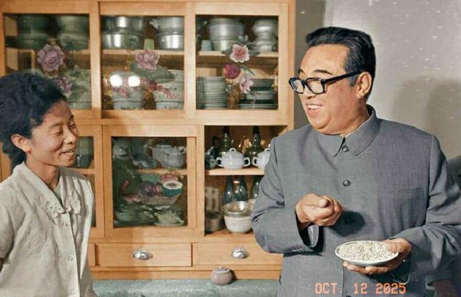 金日成主席与朝鲜民众亲切交流中。