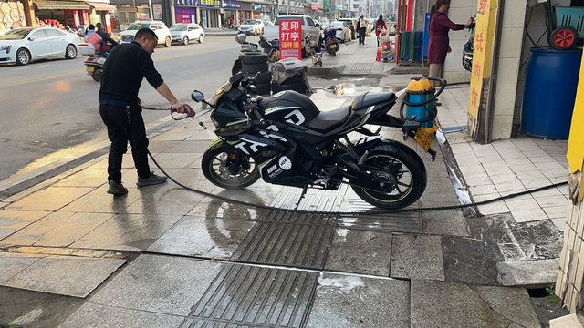 问个动力方面的问题
先来两句口号哈，垃圾比亚迪垃圾比亚迪垃圾比亚迪;下面进入正式