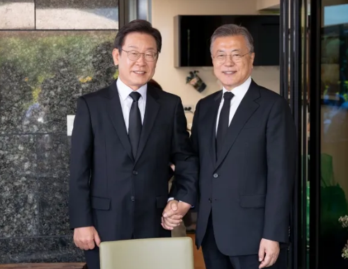 7月28日，韩国方面邀请朝鲜出席10月底的APEC峰会，虽然惨遭“回怼”，但却是