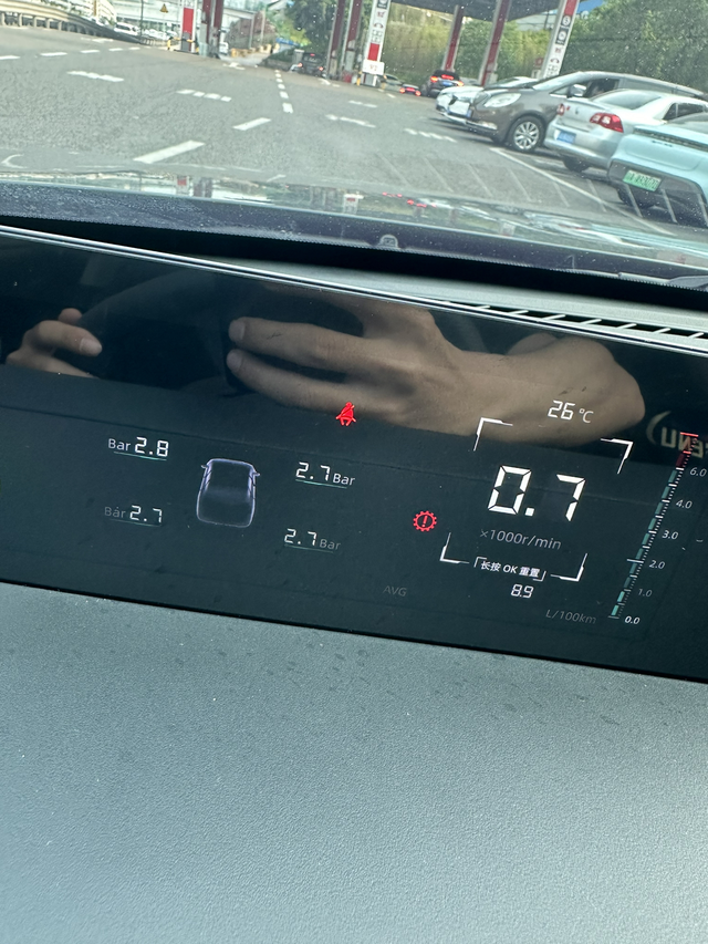 24逸动200公里不到变速箱故障
高速上突然语音提示说变速箱限制还是啥，叫我马上