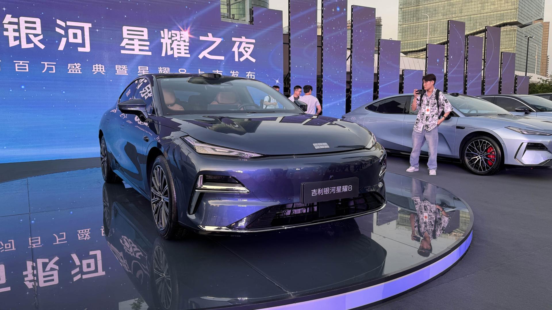 吉利银河星耀8限时11.58万起，定位中大型轿车