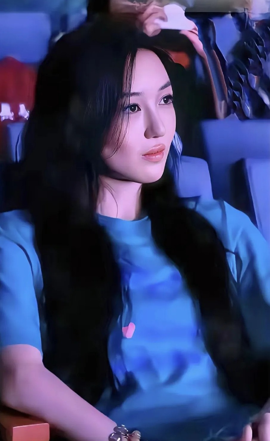 王菲女儿应该去捧场谢霆锋的演唱会，
毕竟现在小谢是天王级别，
以后万一要出道，