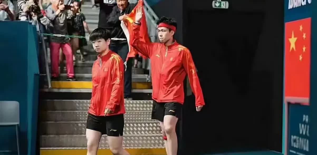 如果现在他们还能如此自然的相处，我敢说一个镜头就能把互联网干瘫痪。

董倩对