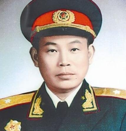 1950年，志愿军缴获了3000条毛毯，89师政委王直却下令全部剪碎，战士们不理