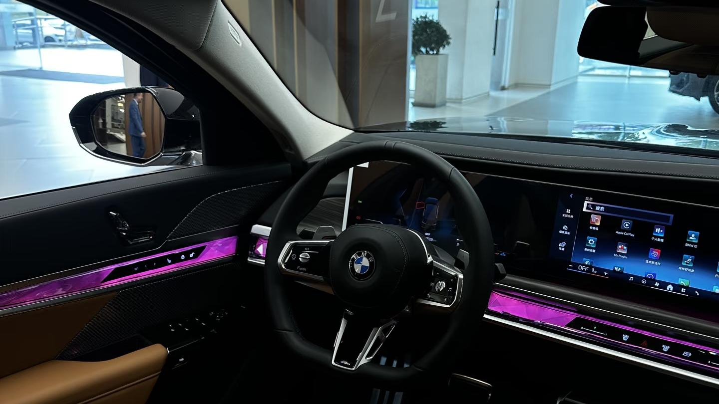 宝马7系：旗舰轿车的双重人格，高低配之间差了一台5系？