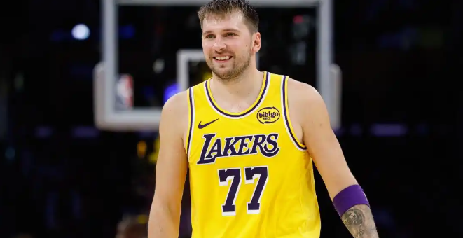 湖人的问题很明白了就是攻守不均衡
某讯的解说也说了能攻的不能防，能防的不能攻，这