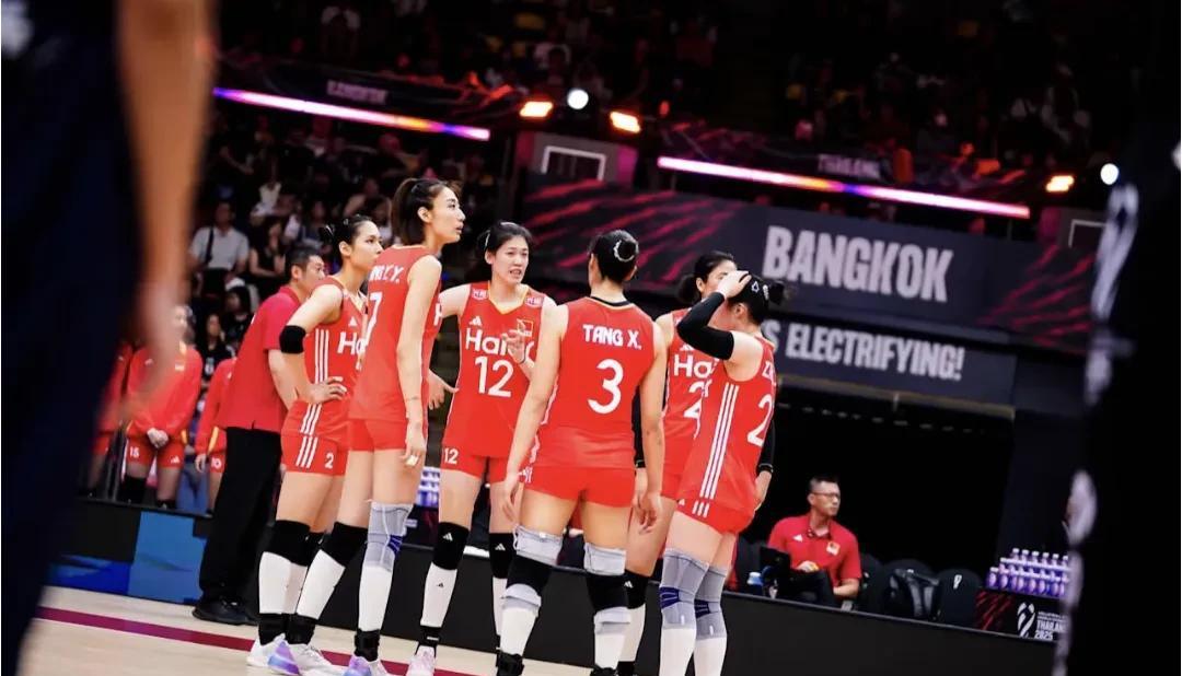 我来分析一下中国女排为啥会输给法国女排？原因有四个：
第一，一攻哑火。不管是吴梦
