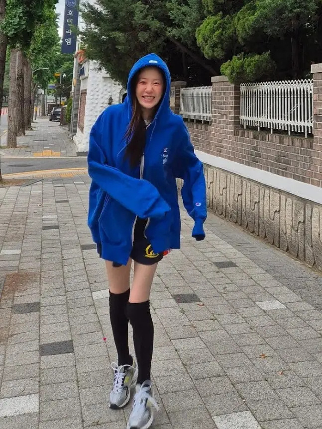 高贤贞是不是50岁女星保养最好的姐姐
脸没有什么科技感，身材也超顶 ​​​