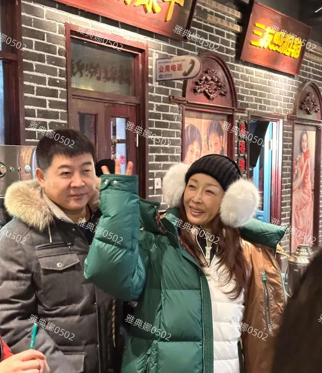 孙悦哈尔滨吃烧烤状态好











我的天哪！你敢信吗？52岁的孙悦竟