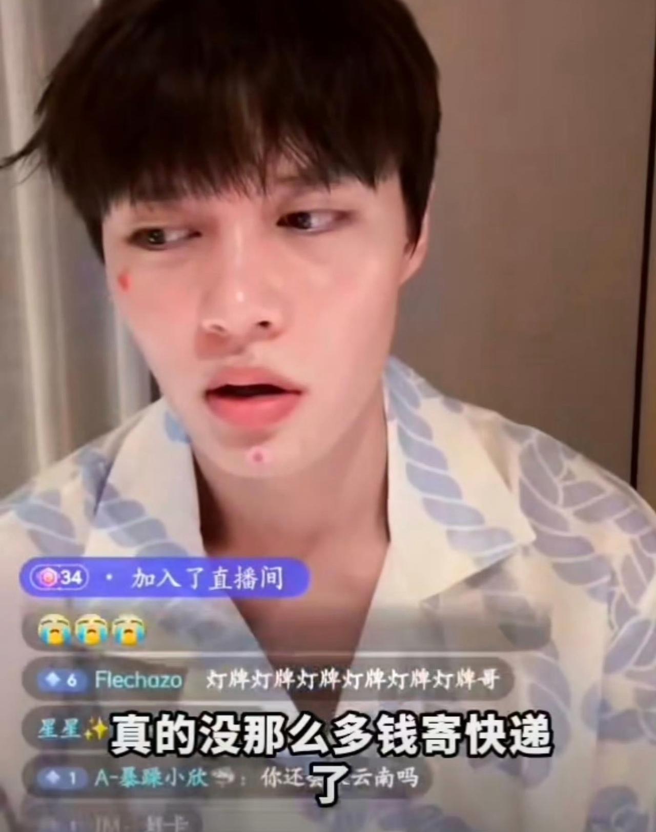 短剧顶流柯淳在刚刚的直播里自曝“经济紧张”，现在已经是点外卖都需要用券的程度了，