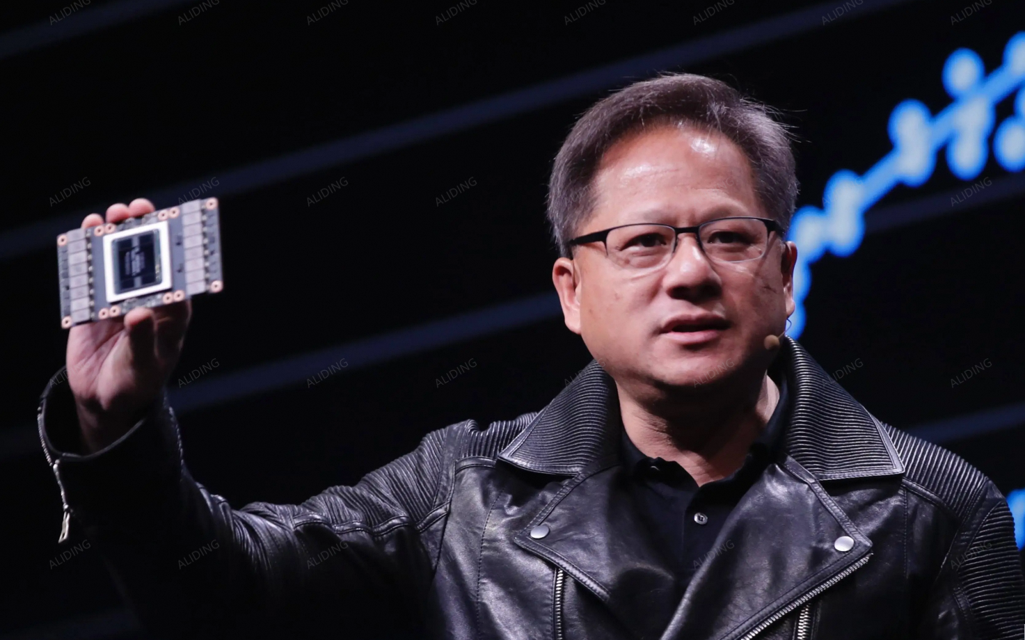 炸锅！

黄仁勋直接喊话台积电：产能必须翻倍才能喂饱AI芯片！

2026年2月