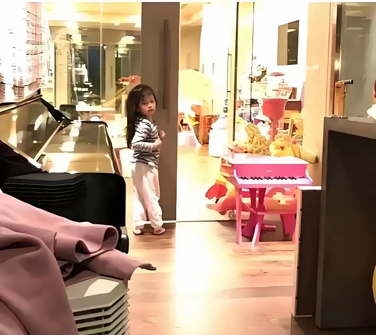 大S具俊晔婚姻闹剧











什么？大S的人生就像一部狗血剧！以前和