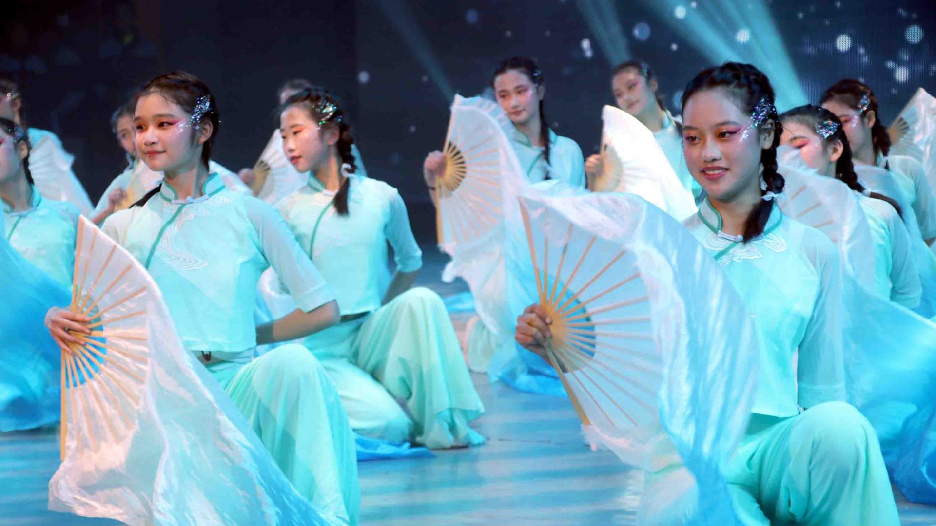 胥中欢歌迎新年 多元育人启新程——苏州市胥江实验中学校2026元旦迎新文艺展演