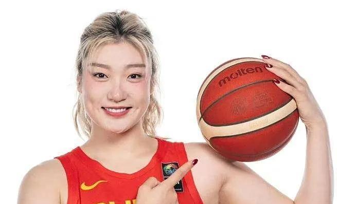 亚洲杯弃用李梦？宫鲁鸣硬刚日本教练！
中国女篮亚洲杯名单一出，李梦落选引发热议！