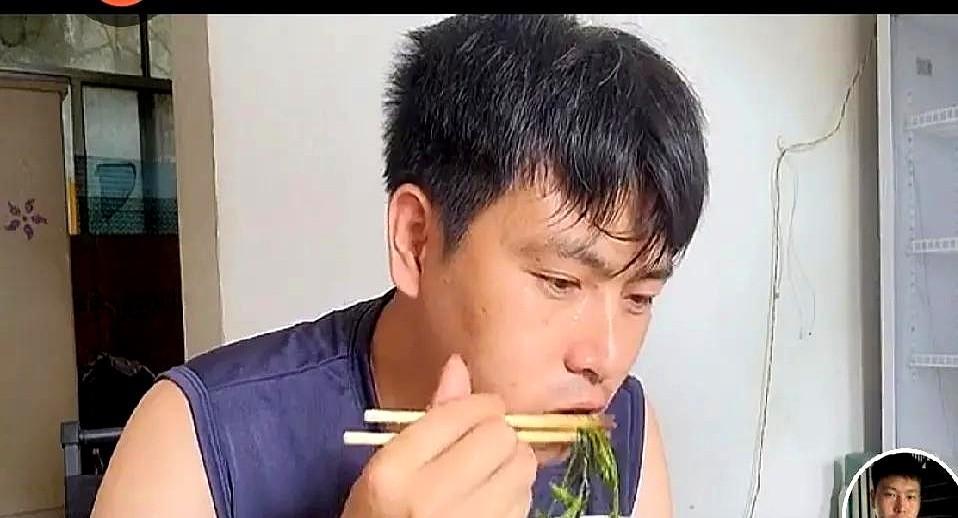 小魏说好不容易在河口交到个朋友也就所谓的搭档，现在离他而去，饭做好饭打电话让搭档