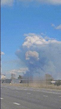 此次事件不仅对当地安全构成威胁，也引起了国际社会的关注。俄罗斯国防部正全力配合调