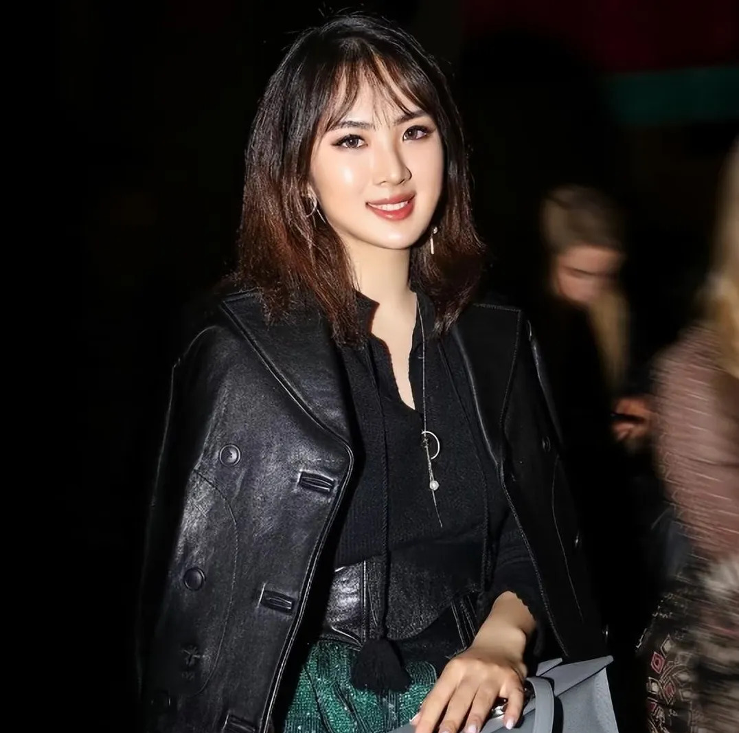 姚安娜进娱乐圈图啥











家境优渥的姚安娜，进入娱乐圈究竟是为什