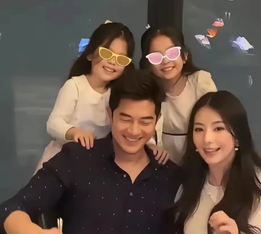 我现在才知道，香港是不限制生育的！怀孕后也可以查男女的，所以郭富城老婆这次肯定怀