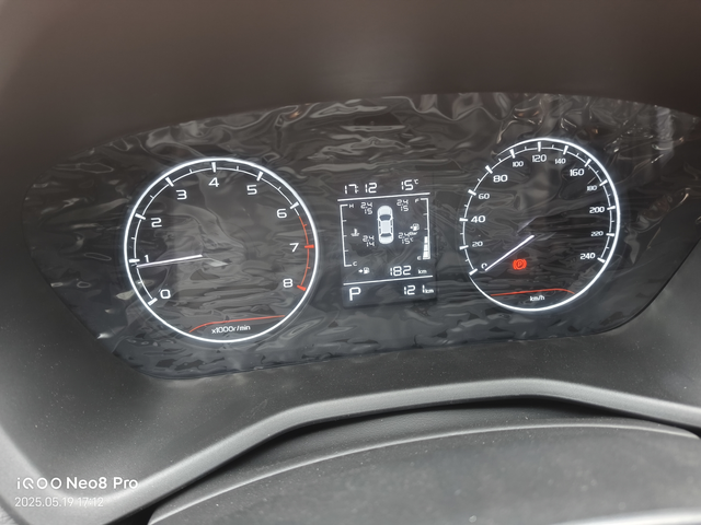 25款四代帝豪为啥这样
只通电不启动的时候出现这些故障灯 一启动就都没了咋回事啊