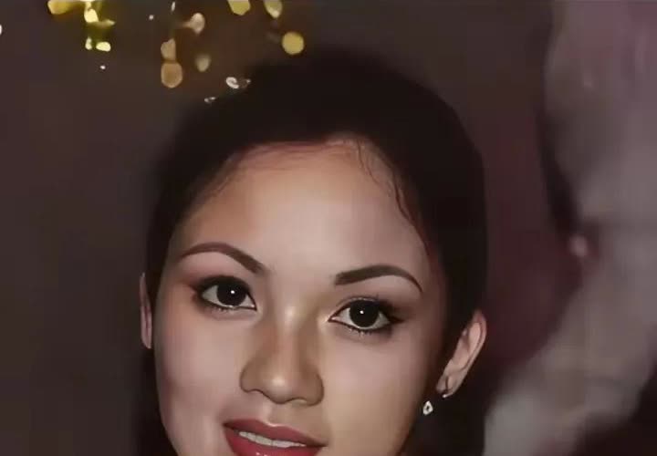 秦汉的妻子邵乔茵
说实话
还真不如林青霞[打脸]