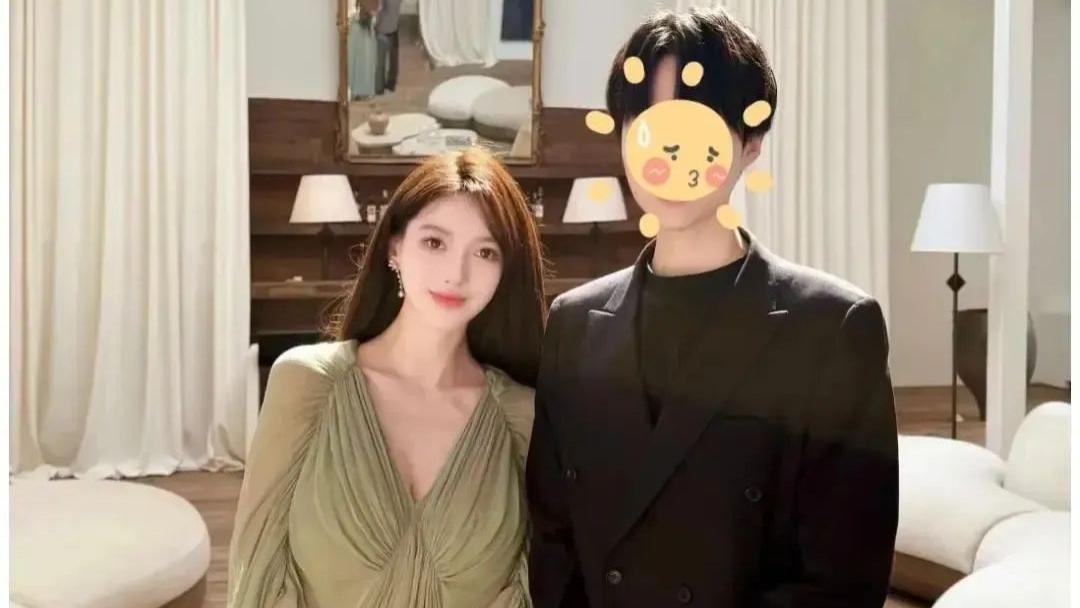 黄晓明前女友叶珂产女后首露面，身材和状态恢复得很好，颜值太高让网友惊讶